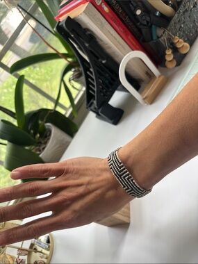 Handmade Black & White Beaded Chevron Bracelet